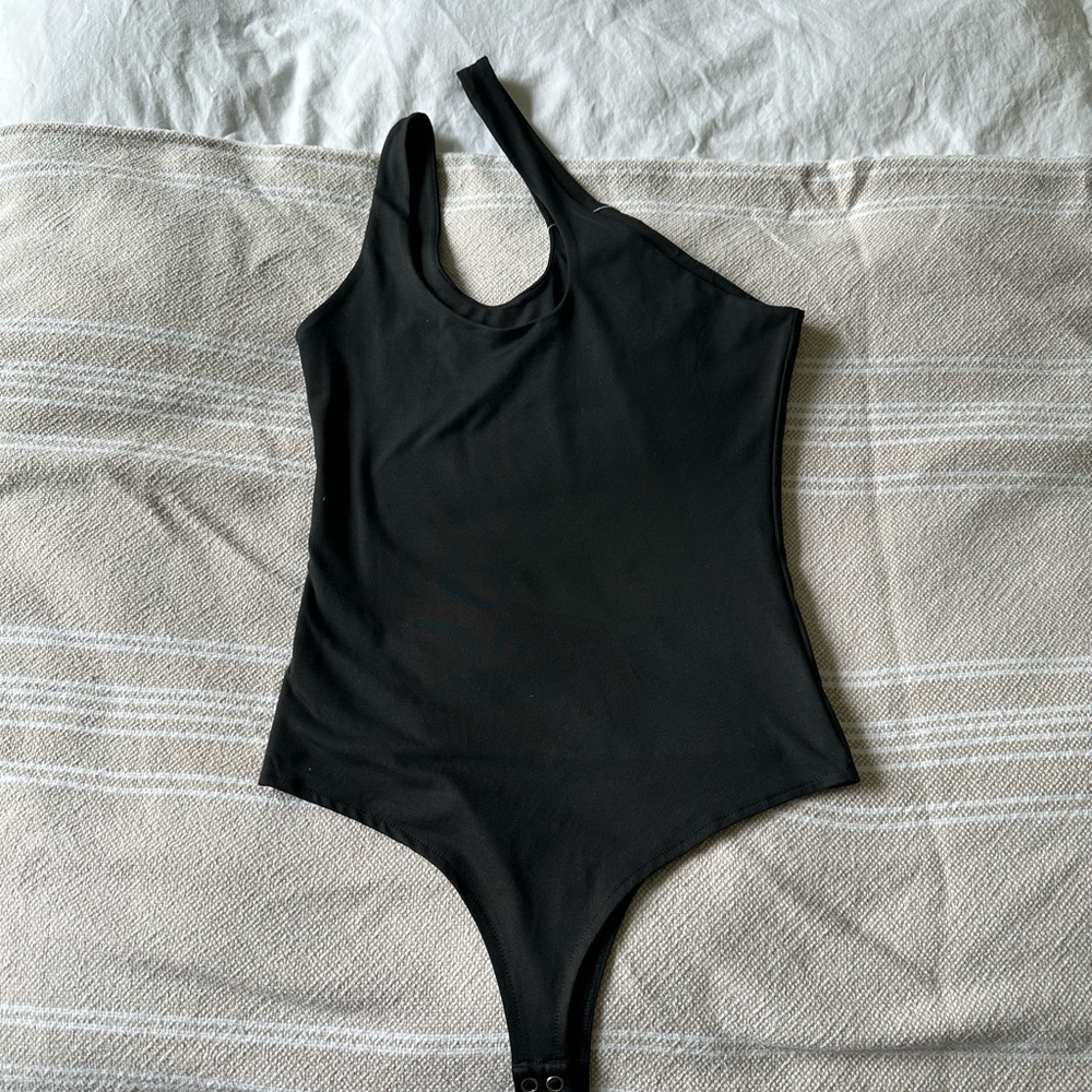 Black One-Shoulder Top - Picture 4 of 6
